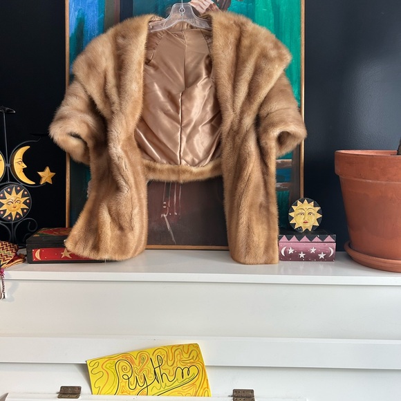 Vintage 1950s Elegant Tan Fur Stole Cape - Picture 2 of 14